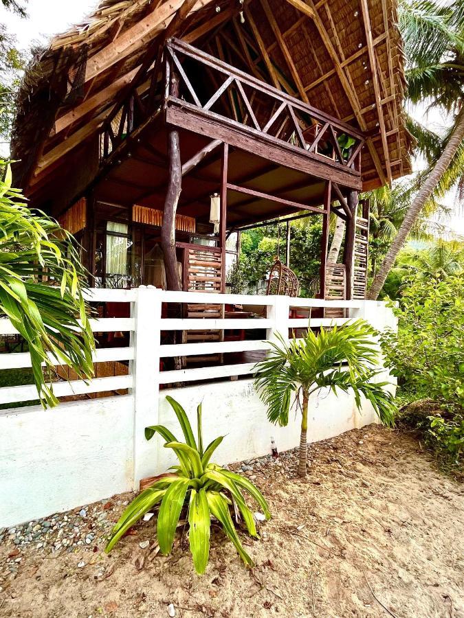 Amami Beachfront Villa With Private Beach Puerto Galera Exteriér fotografie